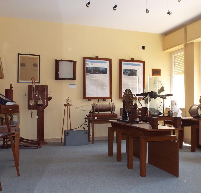 Exhibit: Wilhelm Conrad Röntgen, X-rays discovery